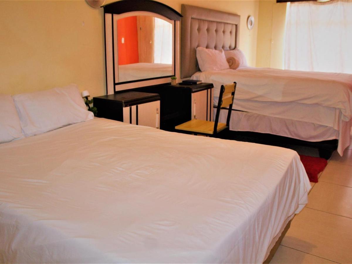 P Wake Guesthouse Opuwo Номер фото