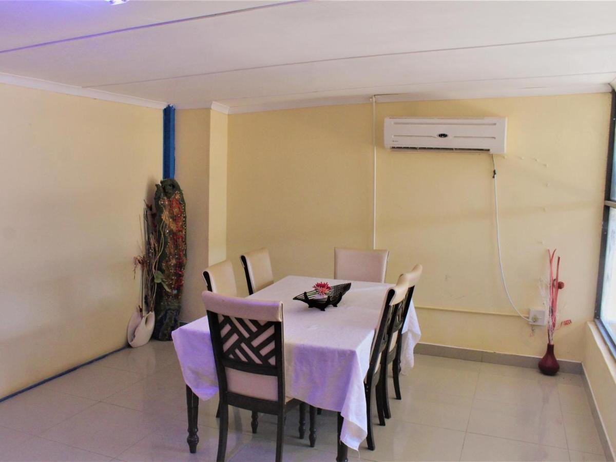P Wake Guesthouse Opuwo Экстерьер фото