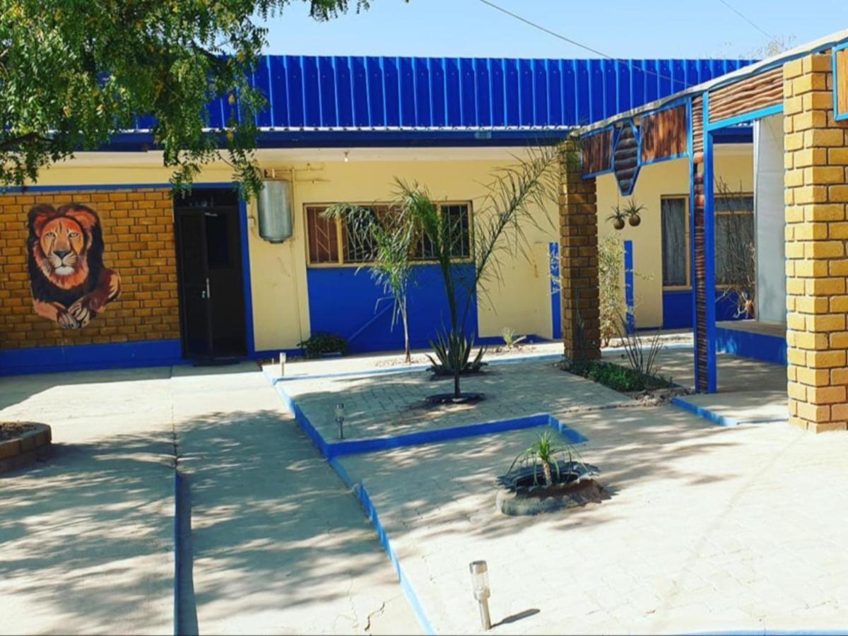 P Wake Guesthouse Opuwo Экстерьер фото