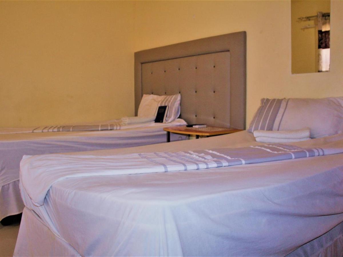 P Wake Guesthouse Opuwo Номер фото
